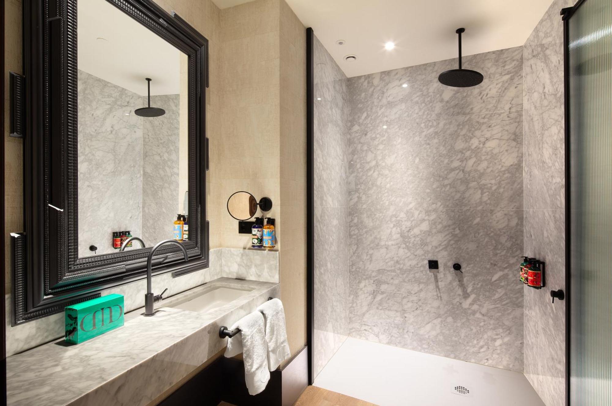 Hotel Montera Madrid, Curio Collection By Hilton エクステリア 写真